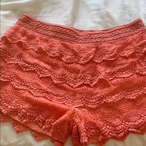 ♥️ Coral lined shorts with eyelit detail